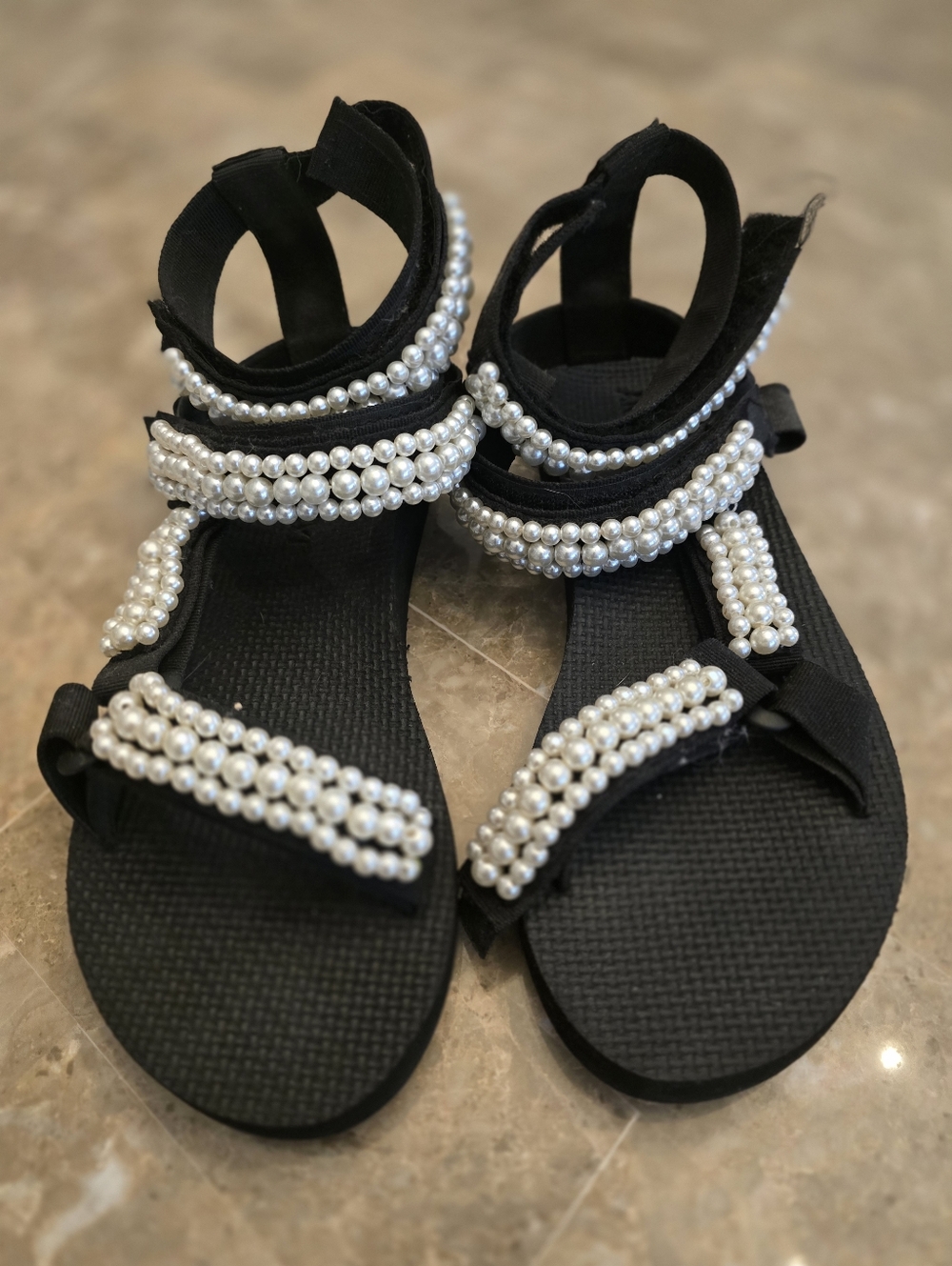 Arizona Love Trekky Sandles With Pearls Size 8 - Picture 2 of 3